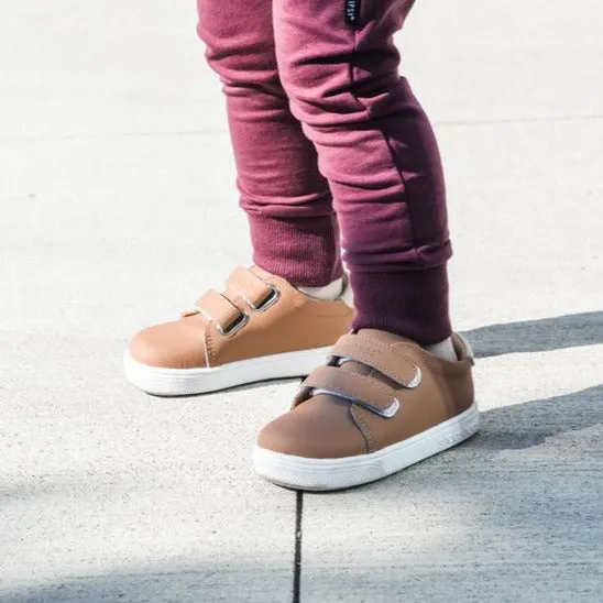BROWN KICKS