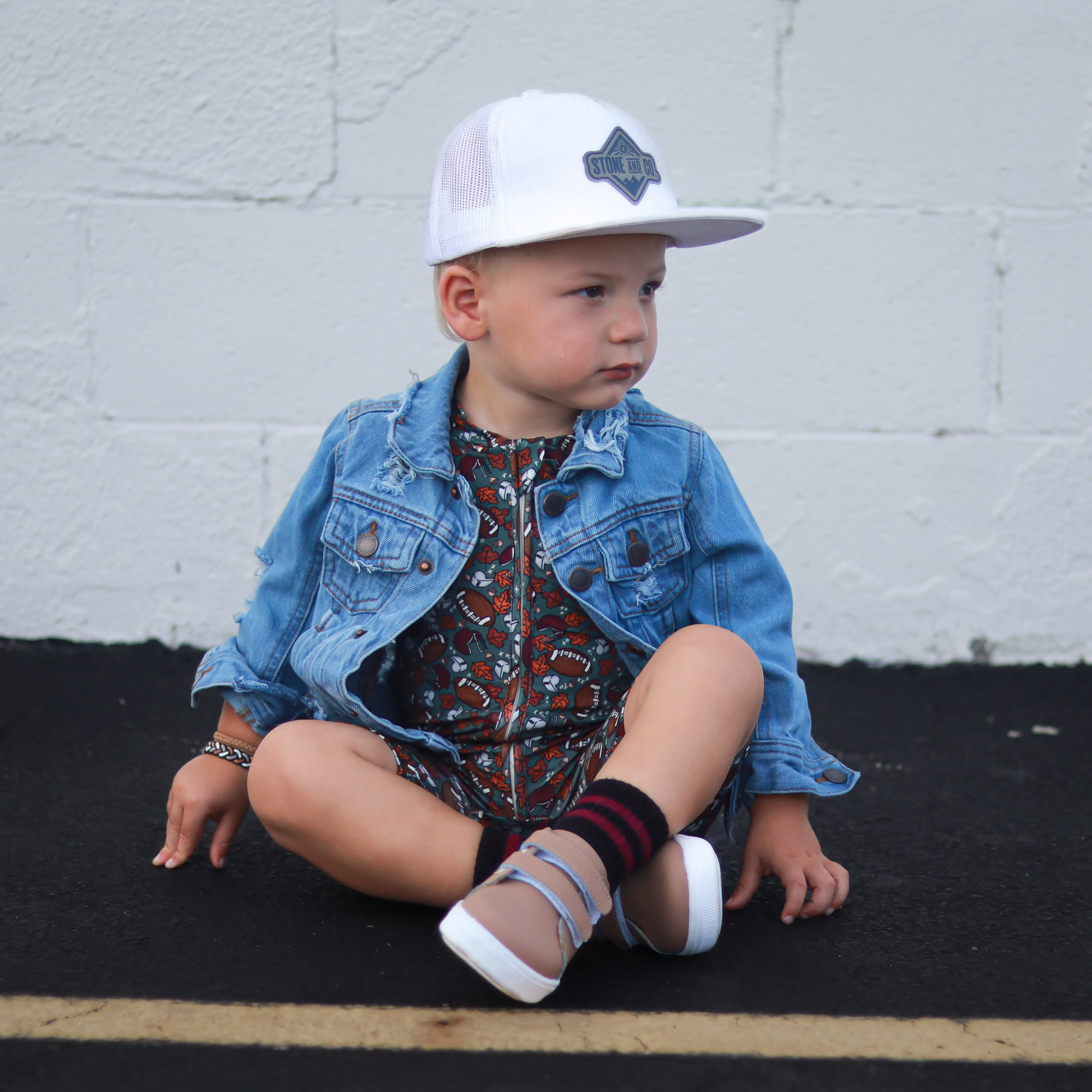 BROWN KICKS