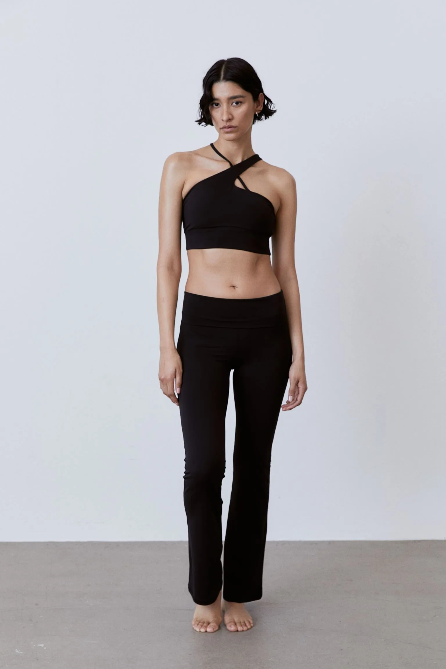H&M SoftMove Light Support sports bra, black